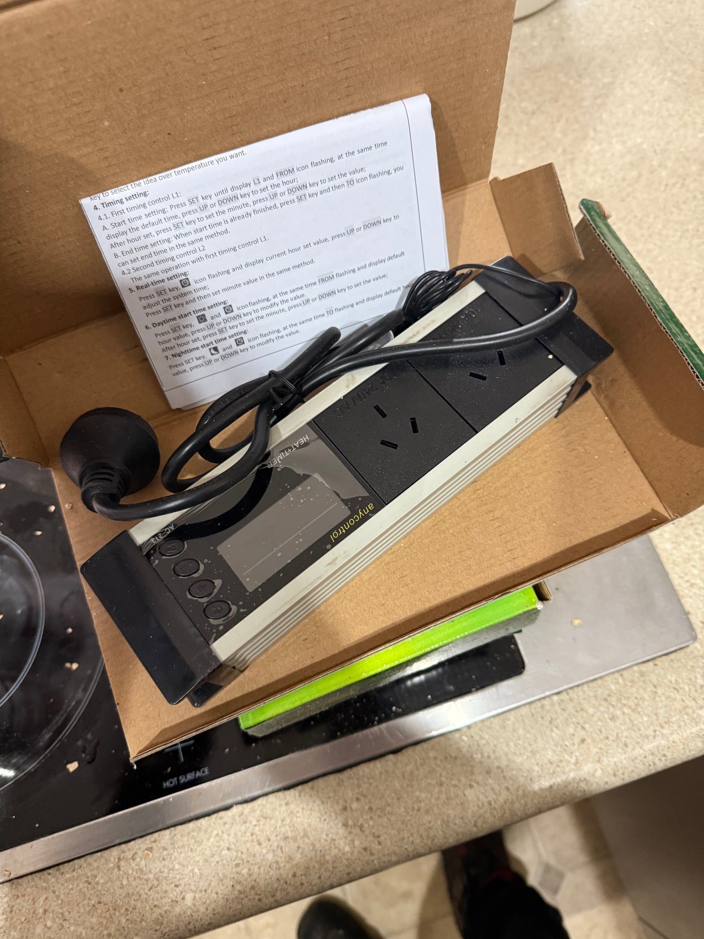 Day/night Dimming thermostat